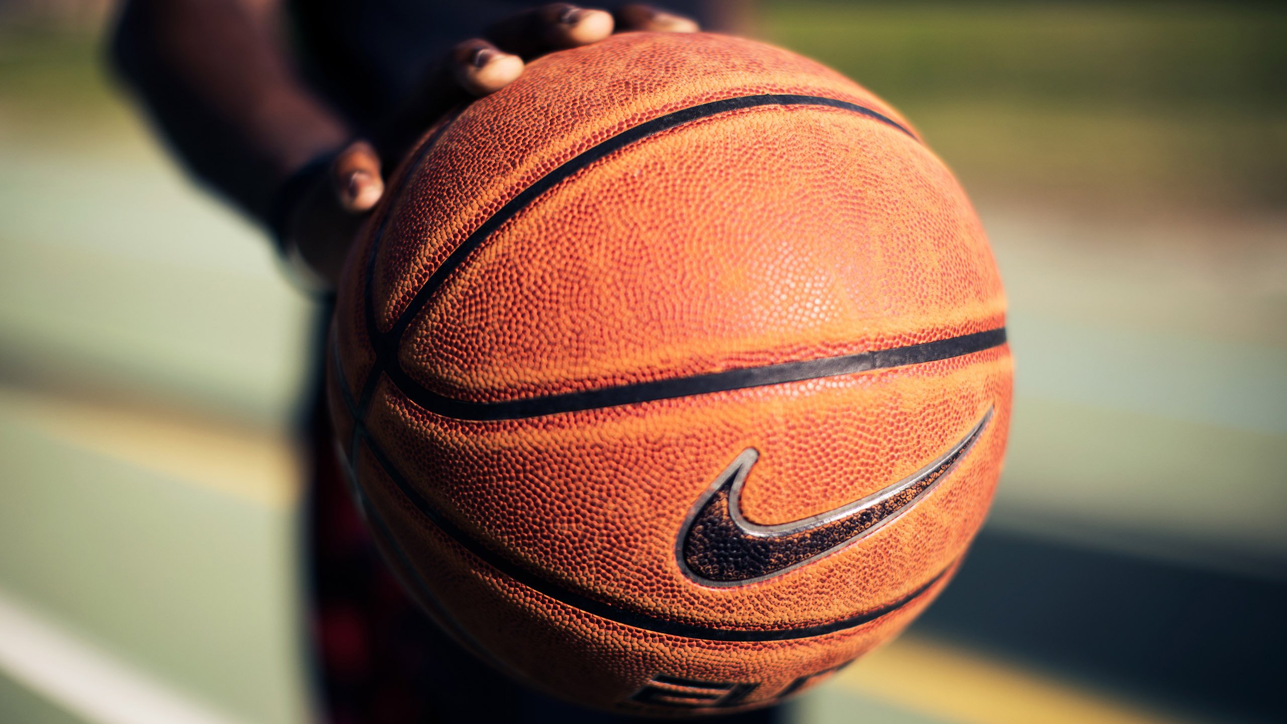 欧文关键时刻主宰比赛，尼克斯力克广东队展现NBA巨星风采